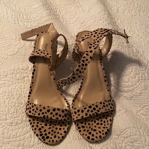 Cheetah print size 8 heeled sandal
